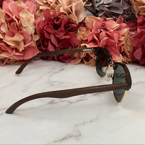 KINGSEVEN Walnut Wood Sunglasses with Green Lenses - Picture 7 of 16